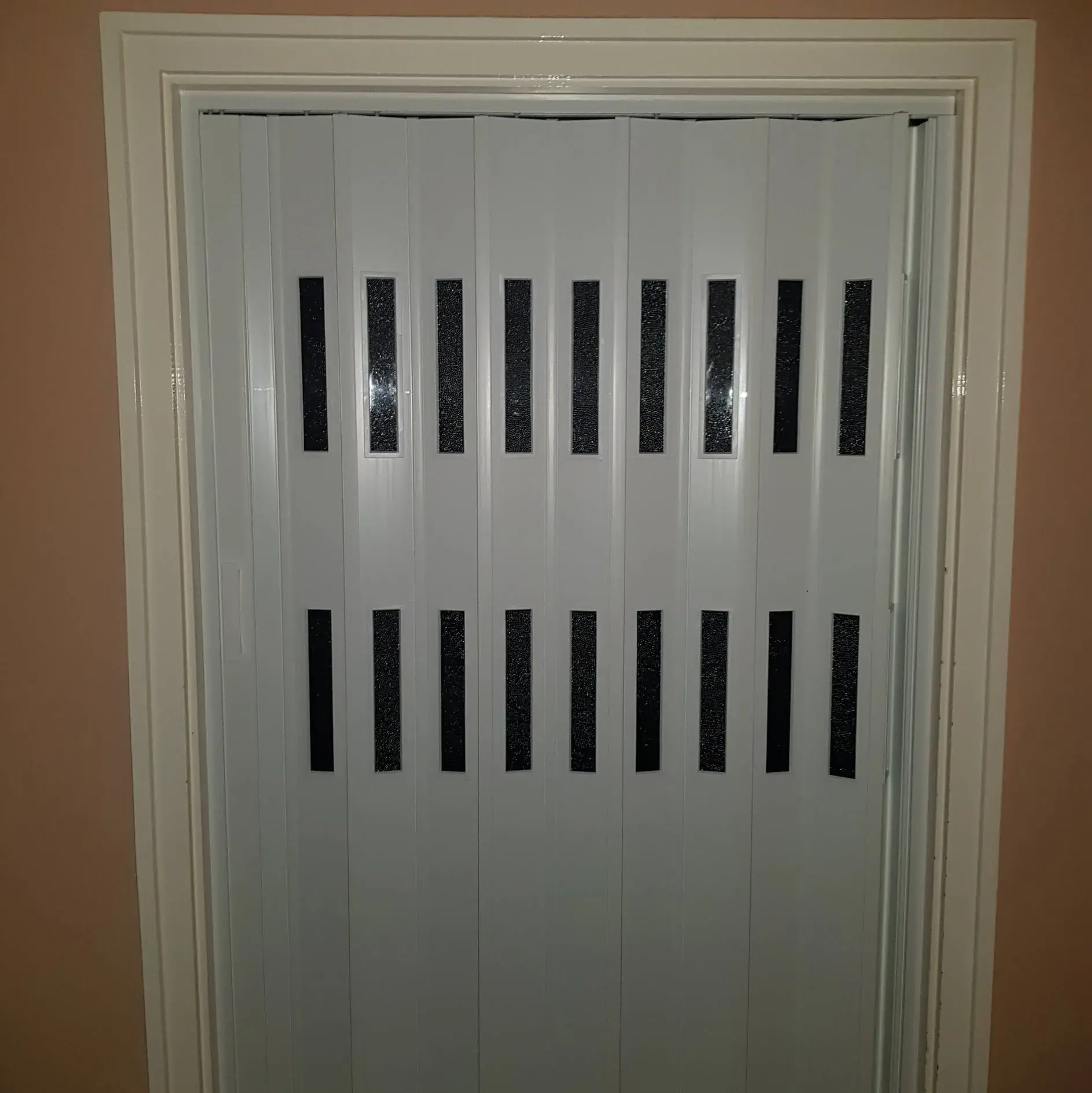 Harmonika ajtó – 26